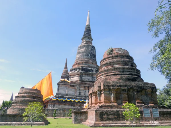 Ayutthaya, Tayland - 13 Mayıs 2014: Wat Yai Chai Mongkol, şehrin güneydoğusunda yer almaktadır. Orada büyük chedi büyük bir mesafeden görülebilir — Stok fotoğraf