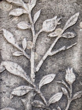 tuğla duvar taş oyma ile