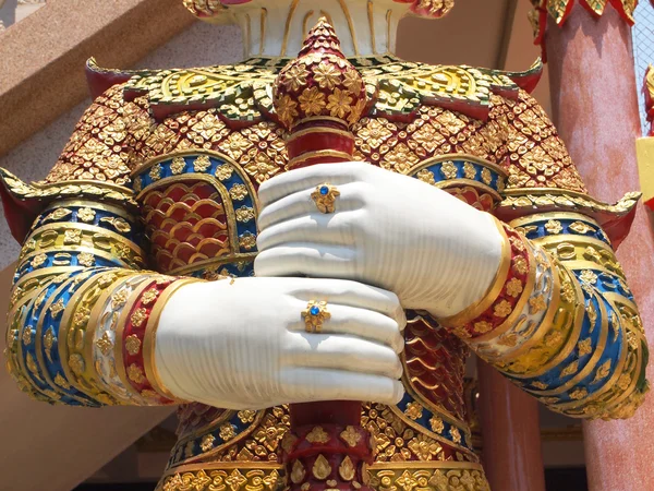 Estátua de mão gigante em Wat Sa kla, Tailândia — Fotografia de Stock