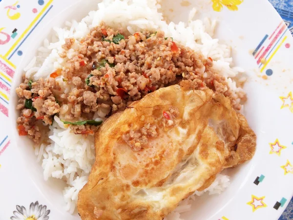 Close up Rice topped with stir fried pork and basil — Stock Photo, Image