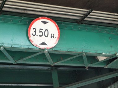 Uyarı yol işareti: yükseklik kısıtlama ileride (3.5 metre)