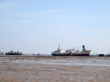 Denizde kargo gemisi