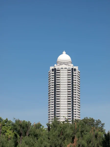 Bangkok, Tailândia - 26 de abril de 2014: Edifício de vidro moderno do "Bangkok Business Center " — Fotografia de Stock