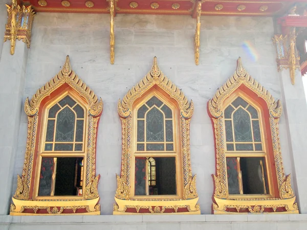 Window of Wat Benchamabophit in Bangkok, Thailand — Stock Photo, Image