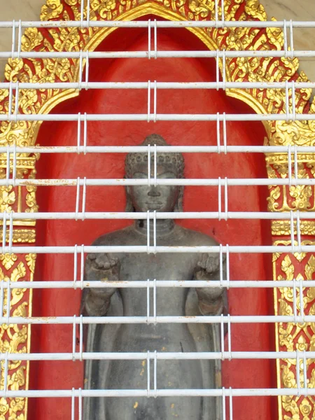 Bangkok, Tailandia - 14 de febrero de 2014: Estatuas de Buda en el Wat Prayurawongsawas Warawihan —  Fotos de Stock