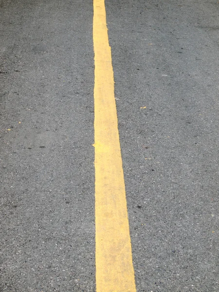 Close up road divide yellow line — Stock Photo, Image