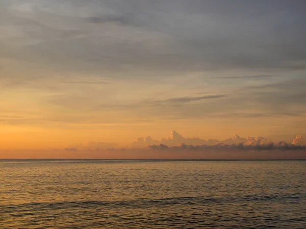 Sonnenaufgang im Meer — Stockfoto