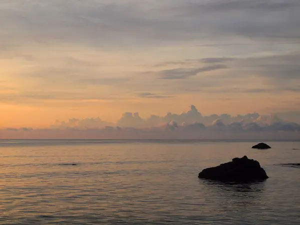 Sonnenaufgang im Meer — Stockfoto