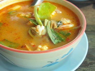 Tom Yum Goong - Tayland usulü sıcak ve baharatlı karidesli deniz ürünleri - Tayland mutfağı