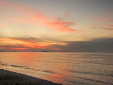 Denizde gün doğumu