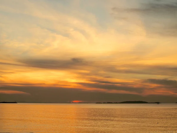 Nascer do sol no mar — Fotografia de Stock