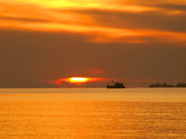 Sonnenaufgang im Meer — Stockfoto