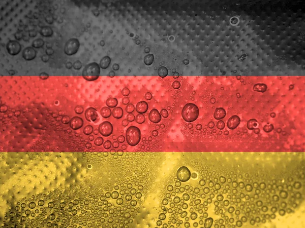 Wassertropfen auf Deutschland Flagge Hintergrund — Stockfoto