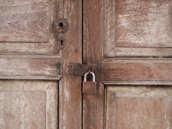 Yakın kilitli kapı — Stok fotoğraf