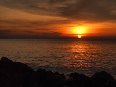 Denizde gün doğumu