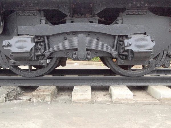 Oude locomotief wielen close-up. — Stockfoto