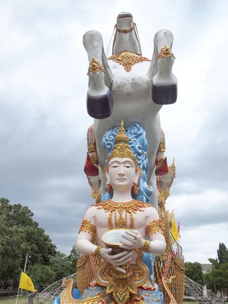 Kanchanaburi, Thailandia - 13 luglio 2014: Statue di Buddha nel Chaichumphon Wat Chanasongkhram — Foto Stock
