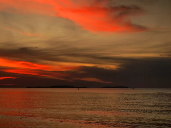 Sonnenaufgang im Meer — Stockfoto