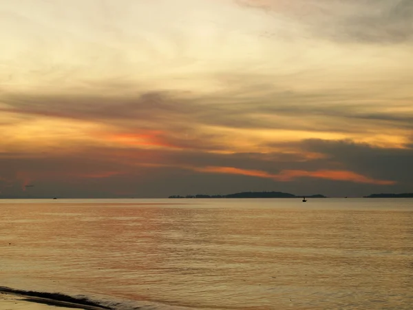 Salida del sol en el mar — Foto de Stock