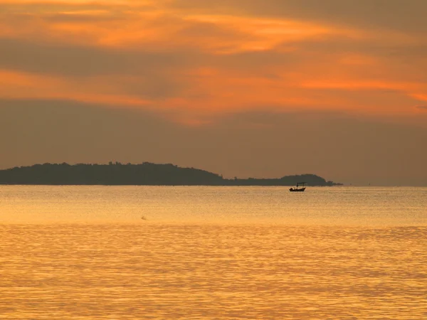 Salida del sol en el mar — Foto de Stock