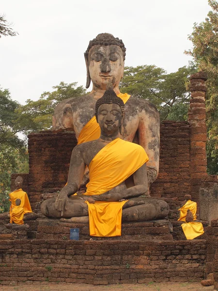 Sukhothai,Thailand - December 25, 2014: Old Buddha statue in Wat Phra Prang — Stock Photo, Image