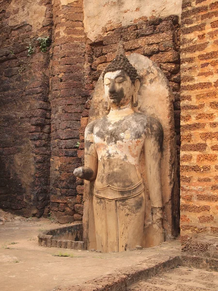 Sukhothai,Thailand - December 25, 2014: Old Buddha statue in Wat Phra Prang — Stock Photo, Image