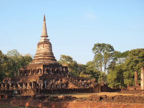 Sukhothai - Tayland tapınak Wat Chang Lom — Stok fotoğraf