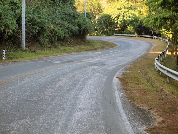 Curva vista de camino de asfalto — Foto de Stock