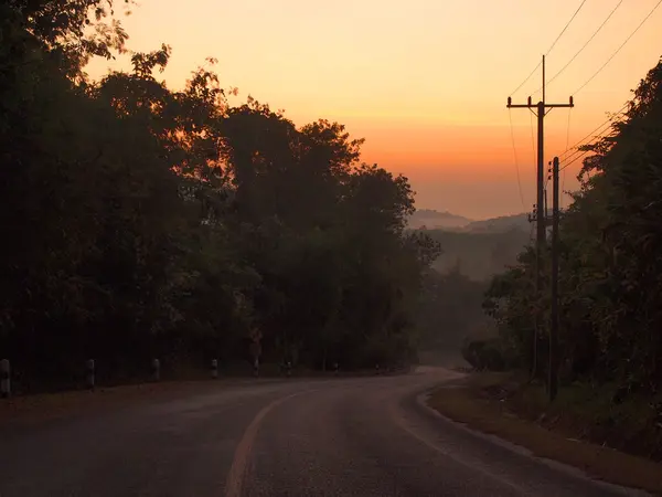 Автодорога восхода солнца закроется — стоковое фото