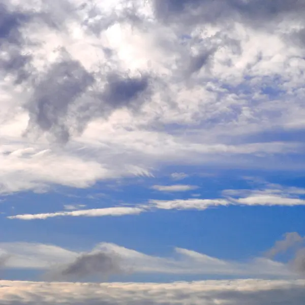 Blue sky and beautiful clouds — Stock Photo, Image