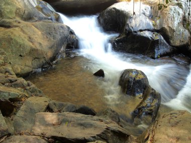 Güzel şelale yakın çekim