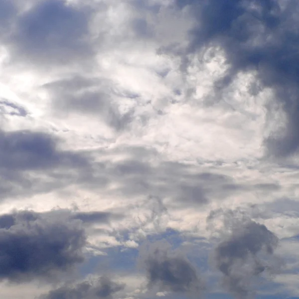 青空と美しい雲 — ストック写真