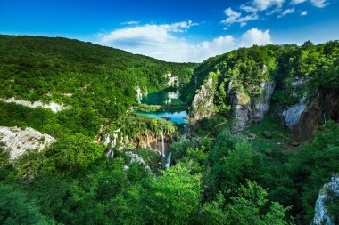 Şelalenin plitvice Milli Parkı, donja jezer üzerinde havadan görünümü