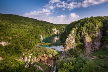 Şelalenin plitvice Milli Parkı, donja jezer üzerinde havadan görünümü