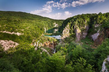 Şelalenin plitvice Milli Parkı, donja jezer üzerinde havadan görünümü