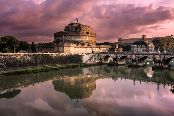 Mausoleum av Hadrianus, känd som castel sant angelo och sa — Stockfoto