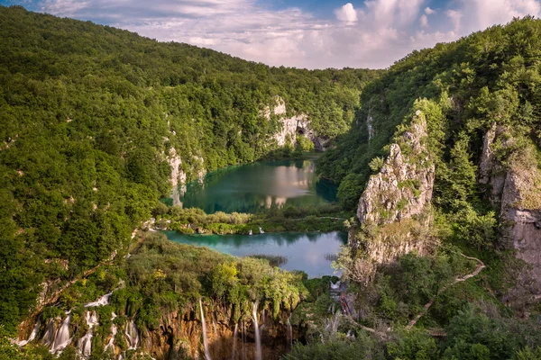 Letecký pohled na vodopády v národním parku Plitvická jezera, donja Džezer — Stock fotografie