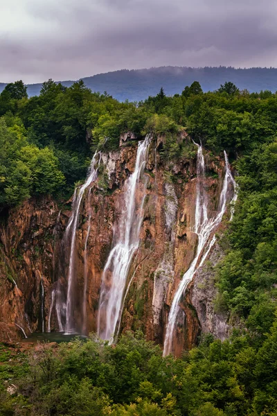 Hırvatistan 'daki Plitvice Gölleri Ulusal Parkı' nda Şelale — Stok fotoğraf