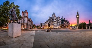 Parlamento Meydanı ve Kraliçe Elizabeth kulede Londo Panoraması