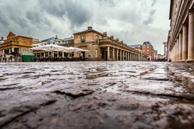 Covent Garden Market yağmurlu günde, London, Büyük Britanya