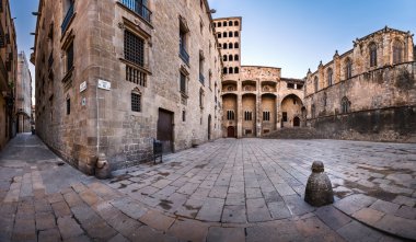 Torre Mirador ve Palau del Lloctinent, Placa del Rei m