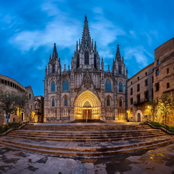 Kutsal haç ve Aziz Eulalia gecenin Ba katedral — Stok fotoğraf