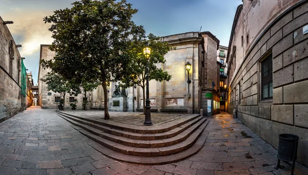 Barri Gothic Quarter and Bridge of Sighs in Barcelona, Catalonia — Stock Photo, Image