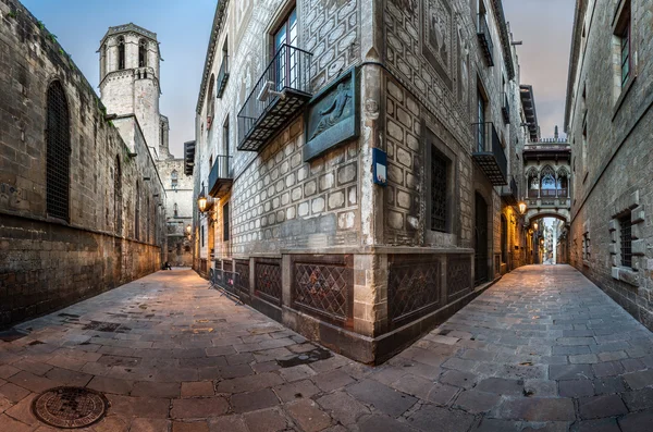 Barri Gothic Quarter och Suckarnas bro i Barcelona, — Stockfoto