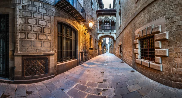 Barri Gothic Quarter och Suckarnas bro i Barcelona, Stockbild