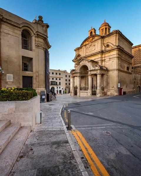 De Heilige Catharina van Italië Kerk en Jean Vallette Pjazza in de — Stockfoto