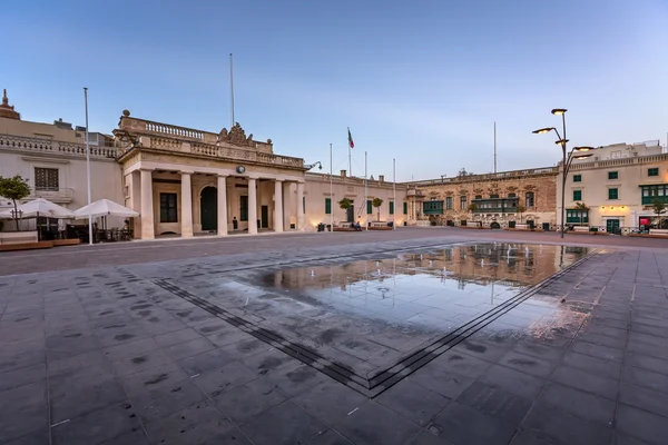 Saint George Square och Republic Street i Valletta, Malta — Stockfoto