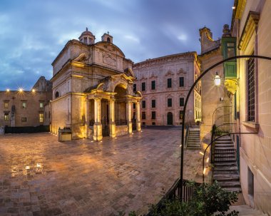 Saint Catherine Kilisesi'nin İtalya ve Jean Vallette Pjazza içinde 