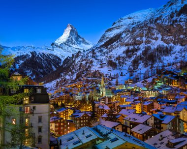 Zermatt Vadisi ve Dawn, Switz zirvesinde Matterhorn havadan görünümü