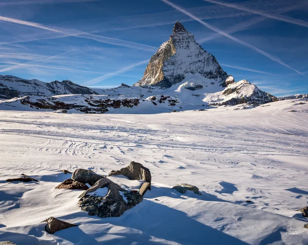 View of Matterhorn on a clear sunny day from the ski slope, Zerm — Stock Photo, Image